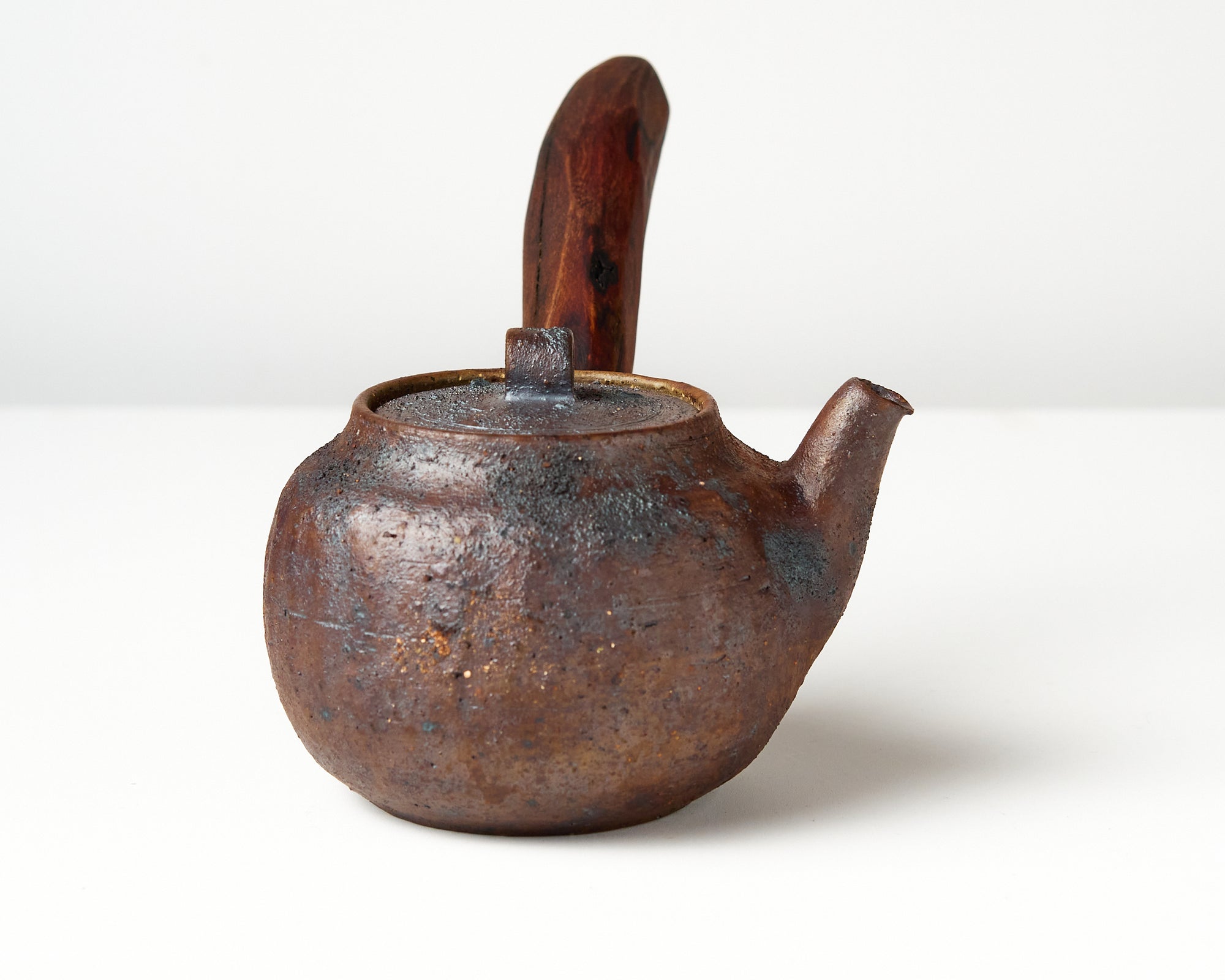 Side handle tea pot with wooden handle on white background. side view 